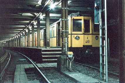 Zug mit Wagen 515 abfahrbereit in der Kehranlage Spichernstraße